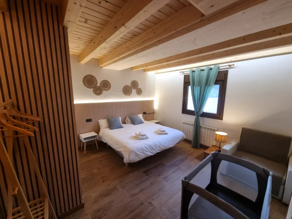 Habitación principal con cuna