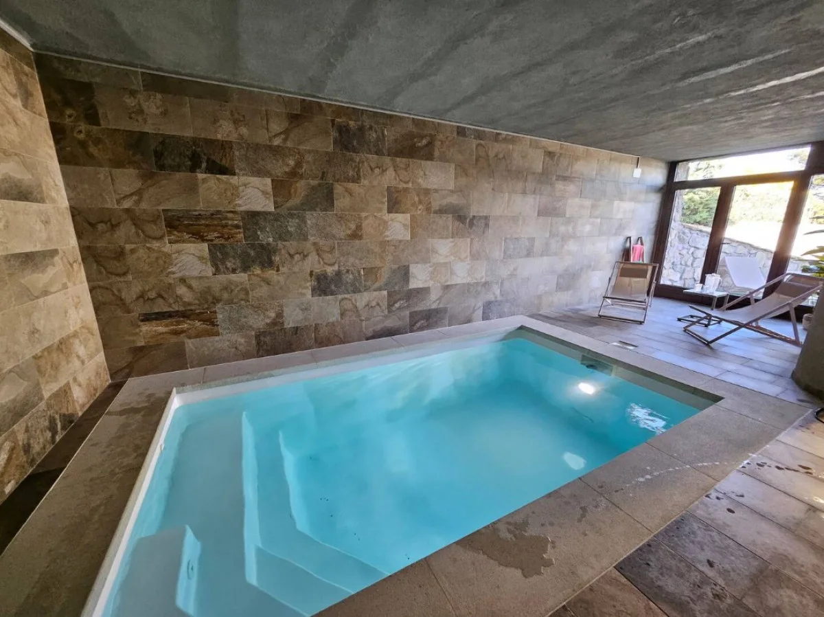 La piscina climatizada interior